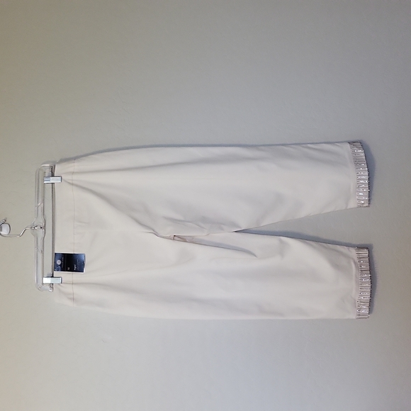 JM Collection Women's Pull-On Capri Pants Eggshell Embellished Bling Hem M - Picture 7 of 9